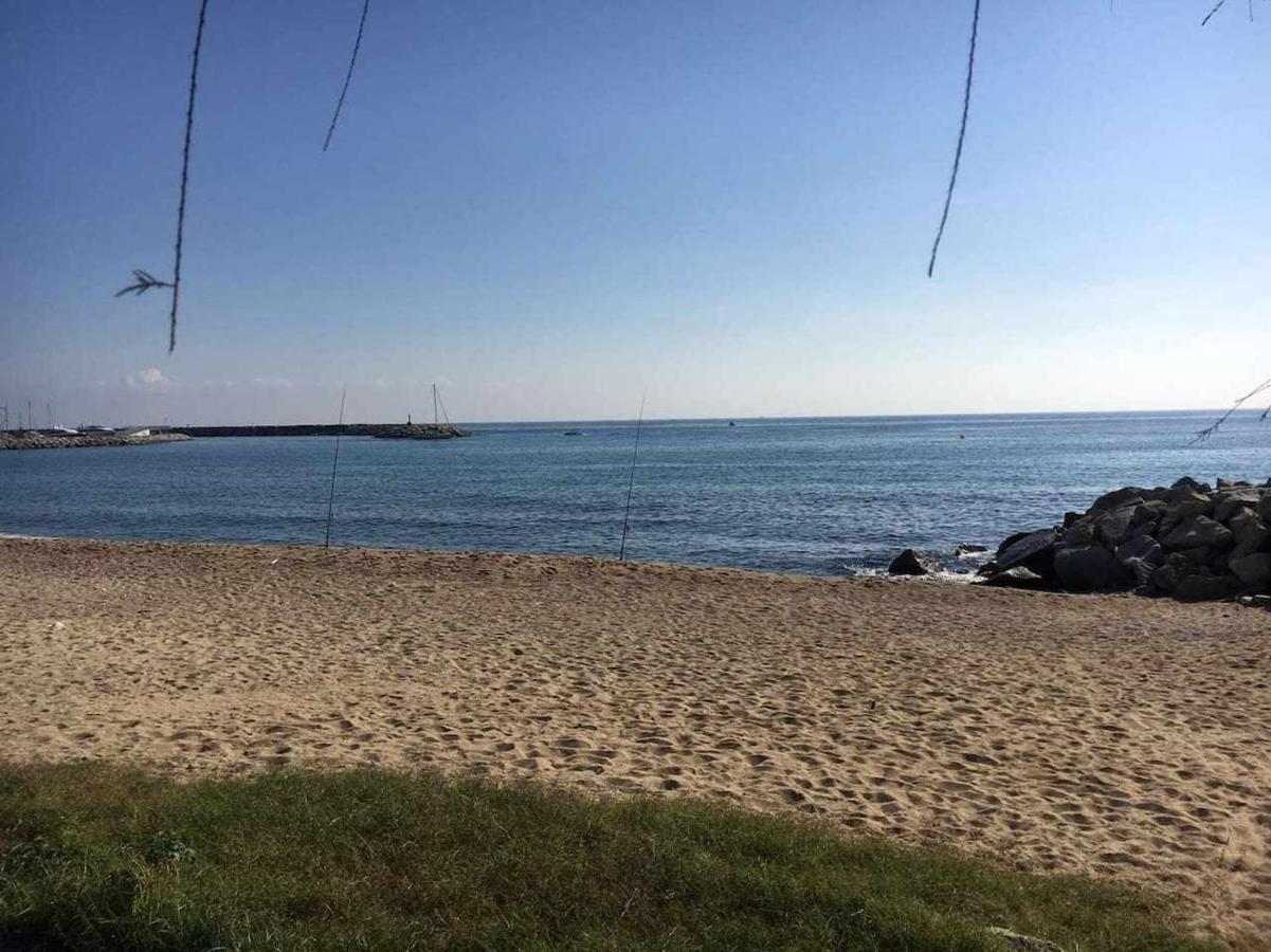 And Quiet Flat In Hutb * Premia De Mar